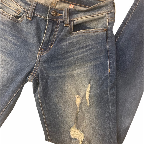 Sneak Peek Skinny Distressed Jeans - Picture 3 of 6
